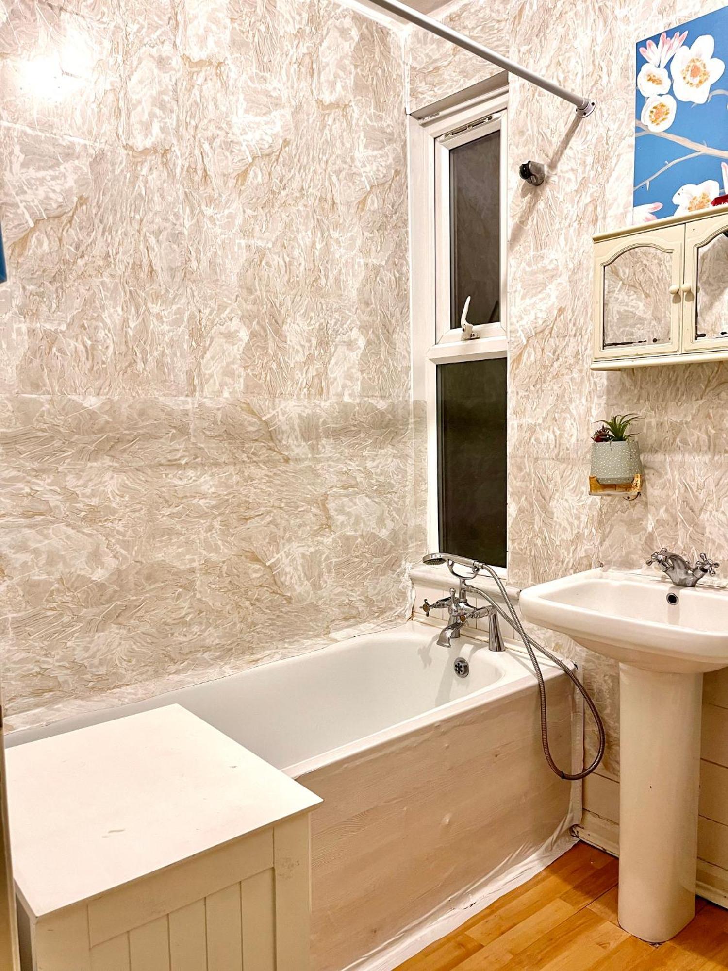 Comfy Double Bedroom With A Private Toilet Habitación en casa particular Londres