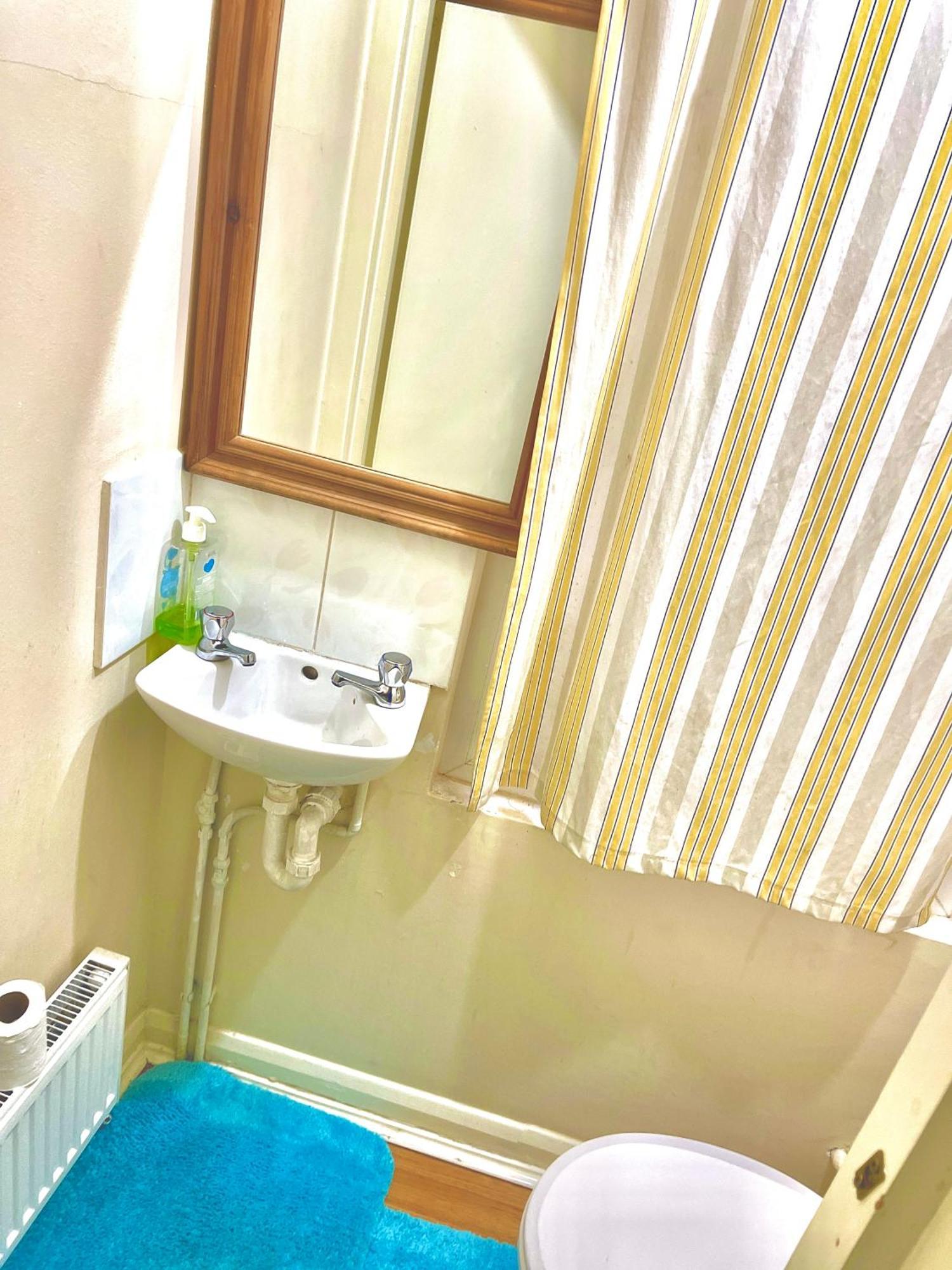 Habitación en casa particular Comfy Double Bedroom With A Private Toilet Londres