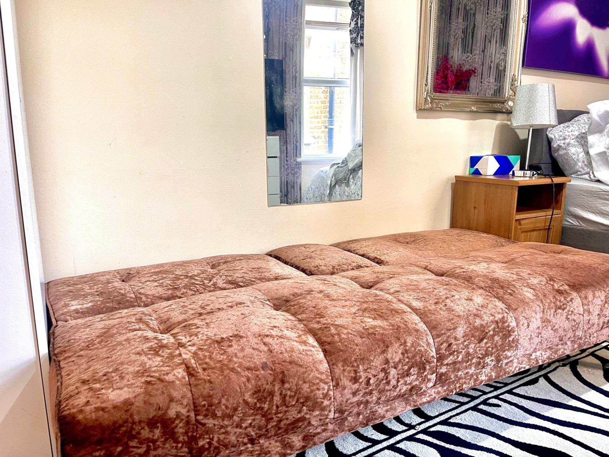 Accommodatie bij particulieren Comfy Double Bedroom With A Private Toilet *
